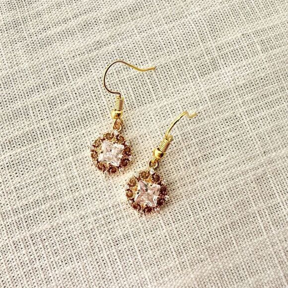 Dainty cubic zirconia dangle earrings - Picture 1 of 2